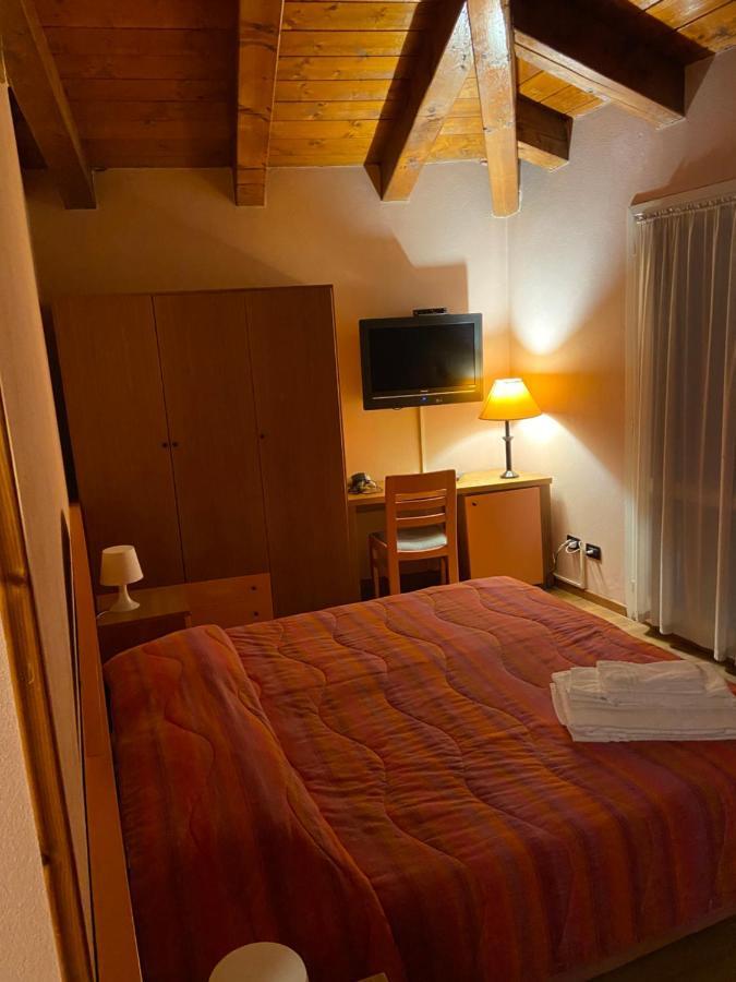 Hotel La Piazzetta Vidiciatico Bagian luar foto