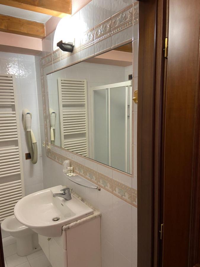 Hotel La Piazzetta Vidiciatico Bagian luar foto