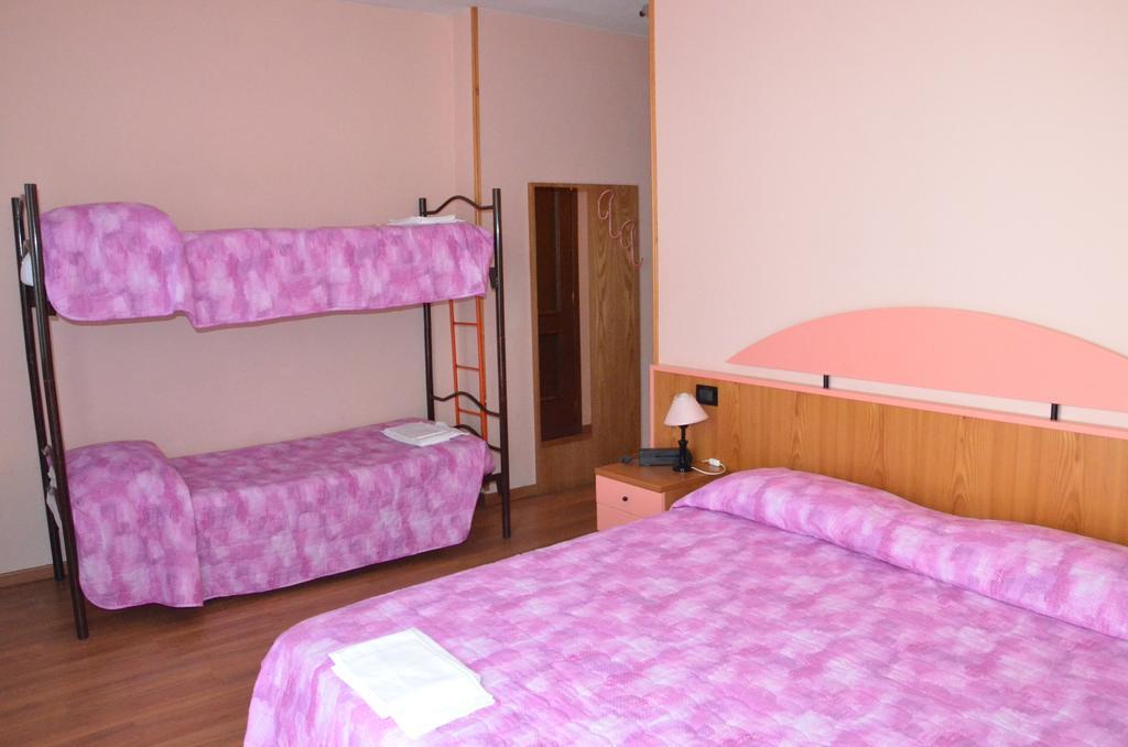 Hotel La Piazzetta Vidiciatico Ruang foto
