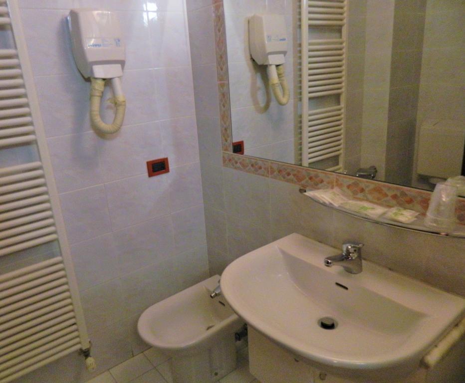 Hotel La Piazzetta Vidiciatico Ruang foto