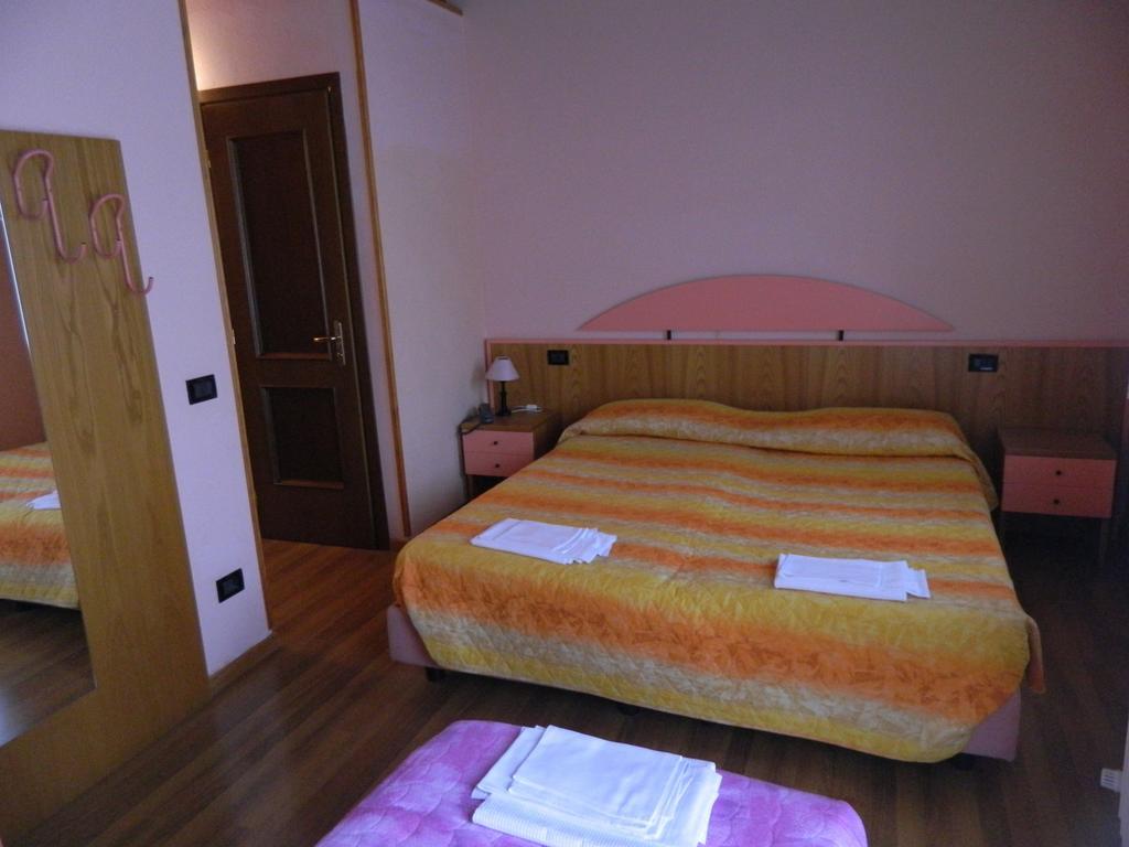 Hotel La Piazzetta Vidiciatico Ruang foto