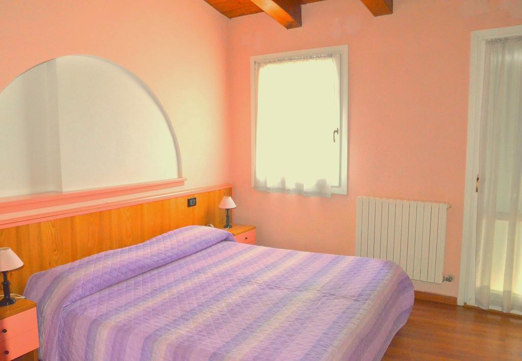 Hotel La Piazzetta Vidiciatico Ruang foto